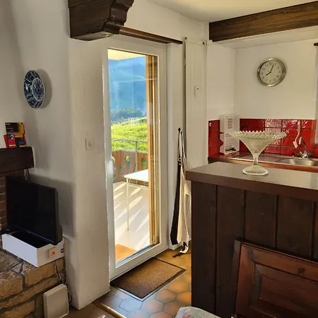 In Hus Signal Met Prachtig Uitzicht Op De Bergen *