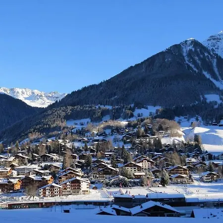 In Hus Signal Met Prachtig Uitzicht Op De Bergen * クロスタース