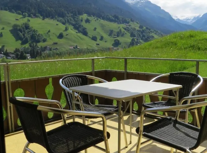 In Hus Signal Met Prachtig Uitzicht Op De Bergen Klosters-Serneus